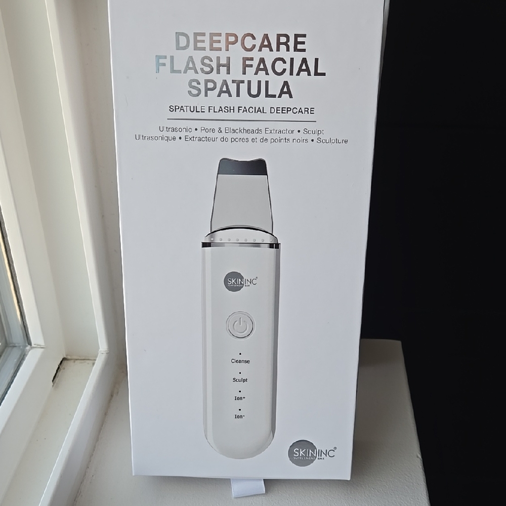 White Deepcare Flash Facial Spatula